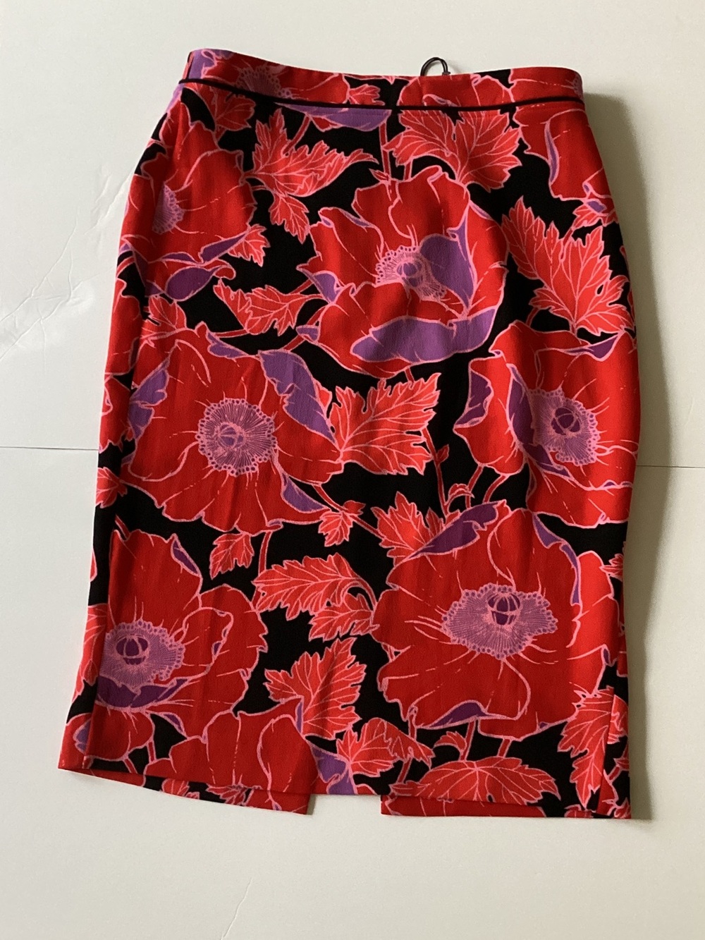 Who What Wear Red and Purple Floral Pencil Skirt on Black